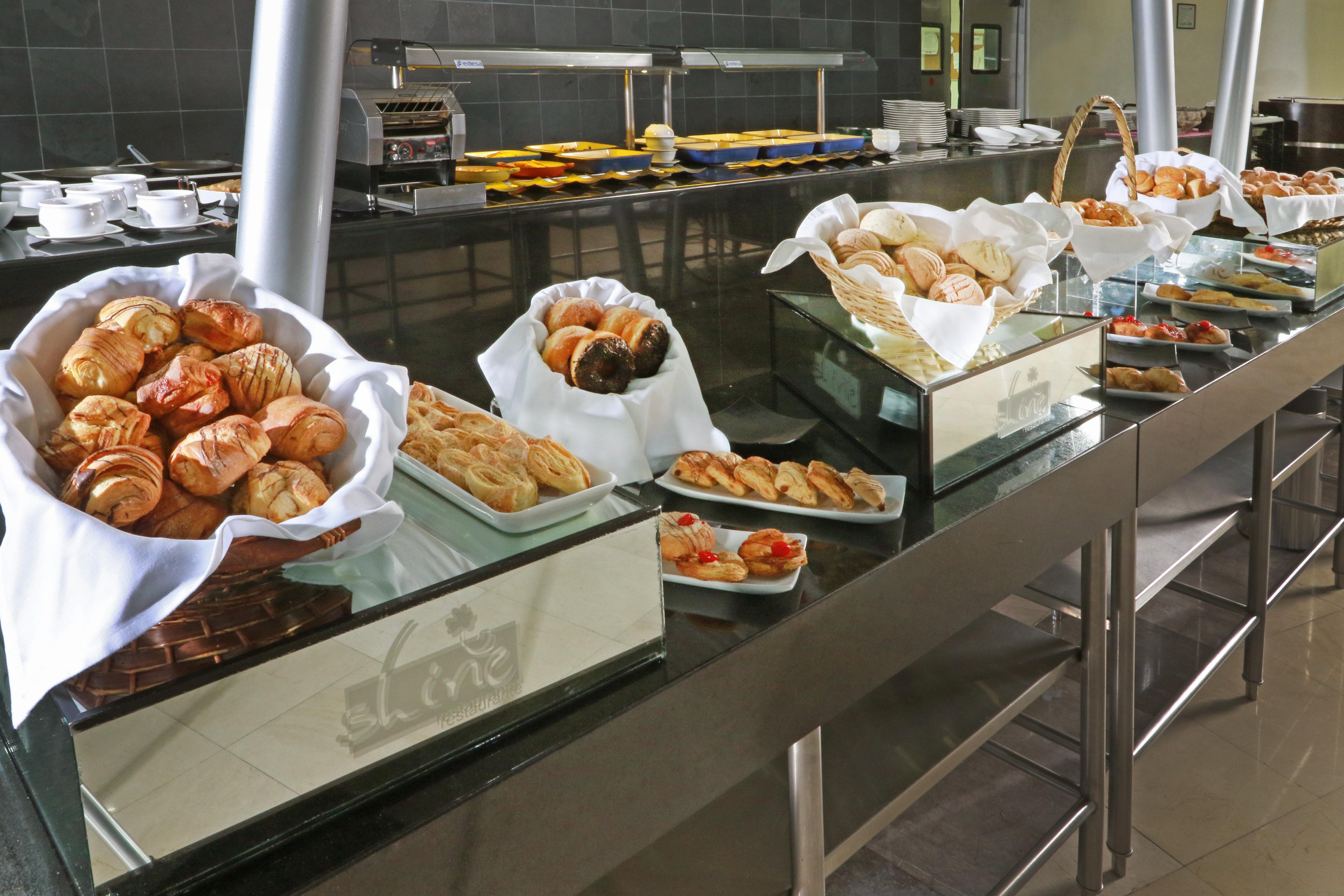 Hotel Crowne Plaza Leon By Ihg Exterior foto